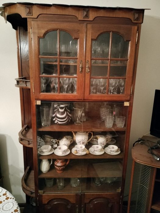 Mesa e móvel sala de jantar