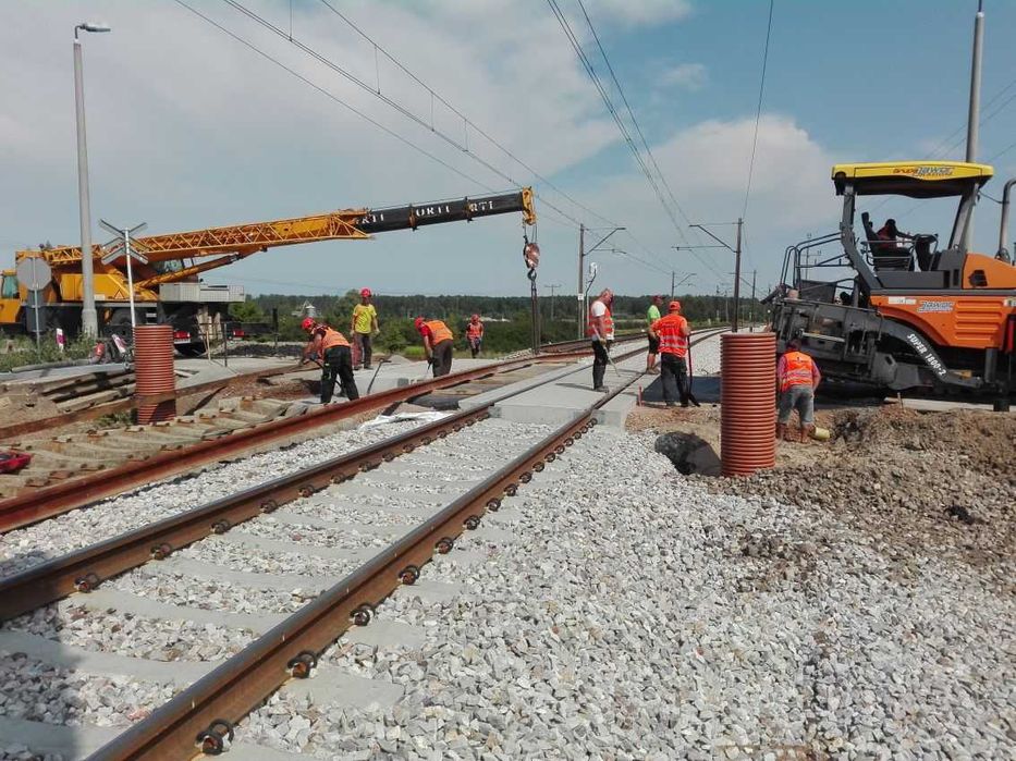Budowa dróg, asfaltowanie, łatanie dziur, asfalt, układanie asfaltu