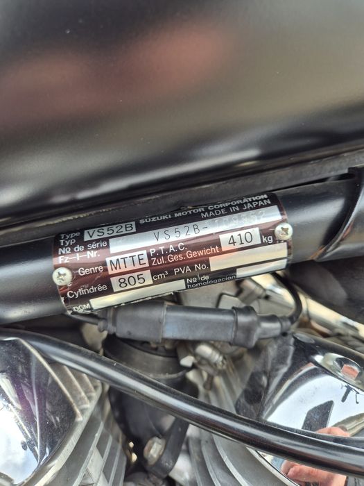 Suzuki intruder vs 800 97r bobber