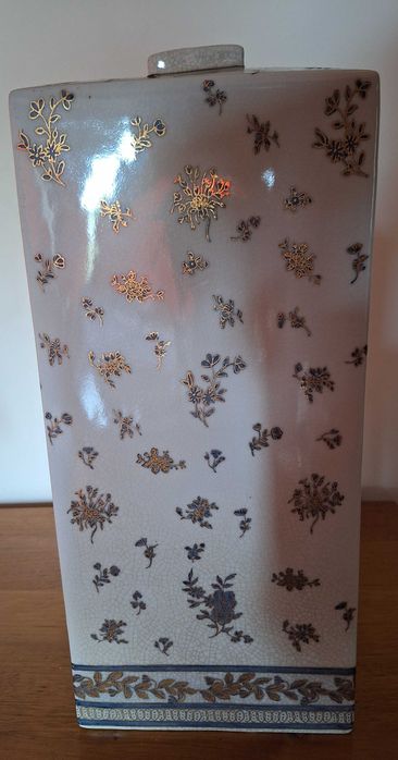 Pote em louça de cantão