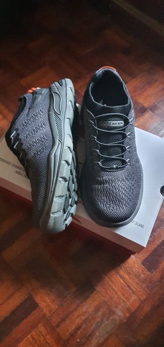 Ténis Skechers ArchFit pretos sem cordões pretos tamanho 41
