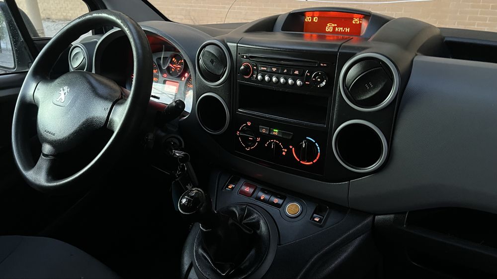 Peugeot Partner  1.6 hdi  3 lugares / 2016 Sem Adblue