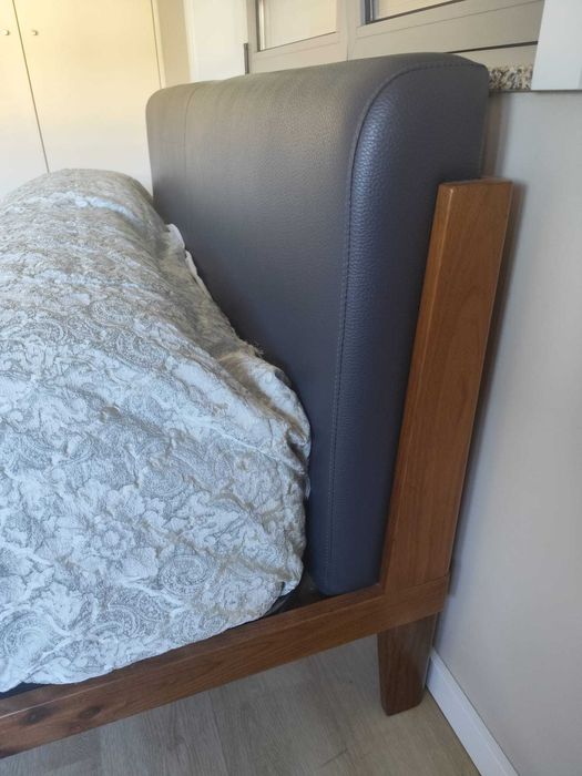 Cama Nogueira Maçica 1.60m*2.00m design italiano.