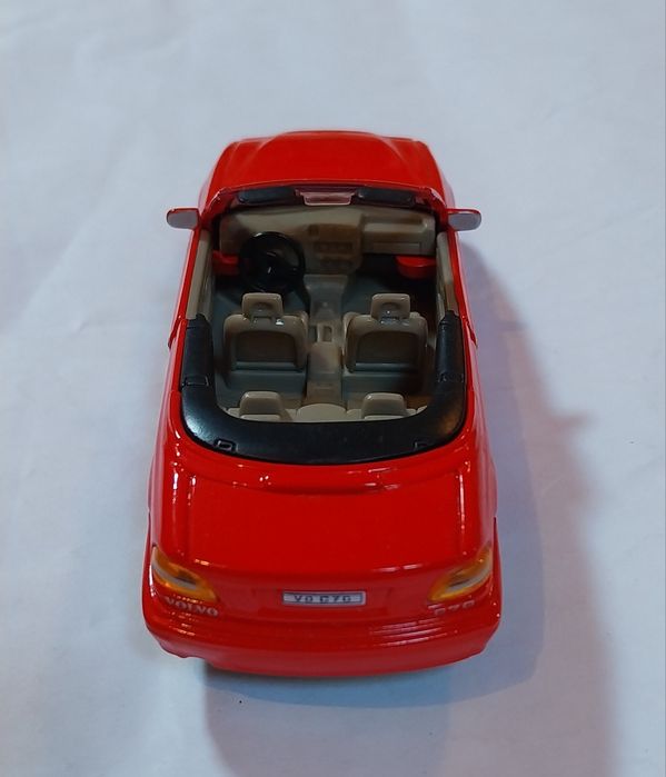 Miniatura Volvo C70 Cabrio escala 1/43