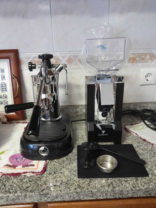 Maquina café La Pavoni e moinho café semi profissioal.