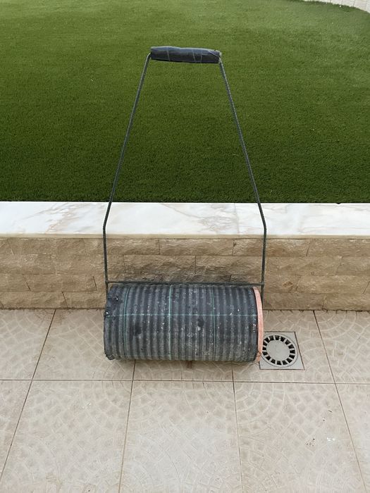 Rolo compactador para relva