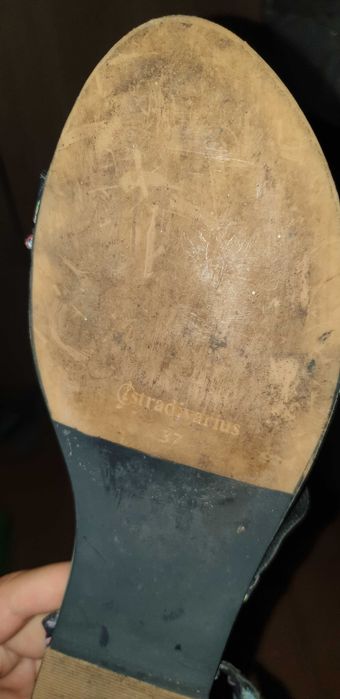 Sandálias floridas Stradivarius