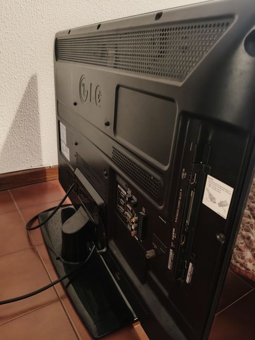 TV LG 32" – para peças/reparação