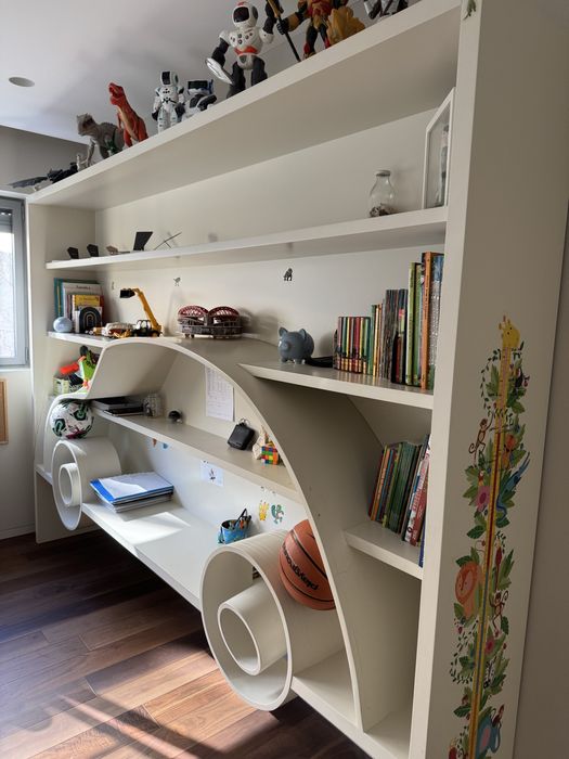 Eatante quarto menino