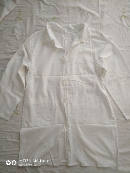 Продам белый рабочий халат (для медработников)