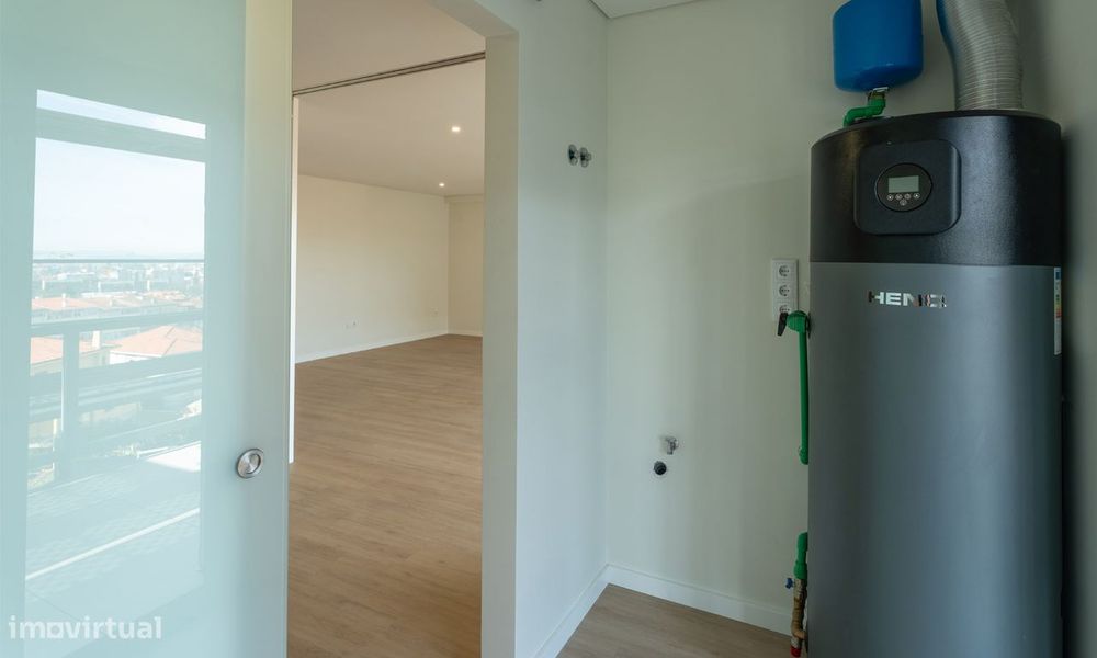 Apartamento T3 com ampla varanda e garagem