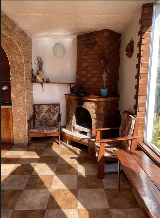 Продам два будинки на одній ділянці