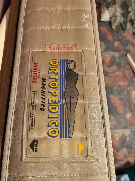 Cama de casal com duas mesinhas de cabeceira + colchão