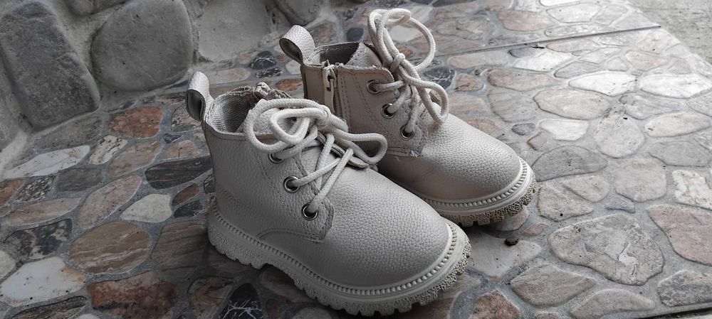 Осінні черевички для  дівчинки