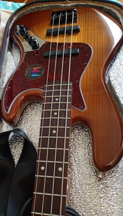 Бас гітара Bass