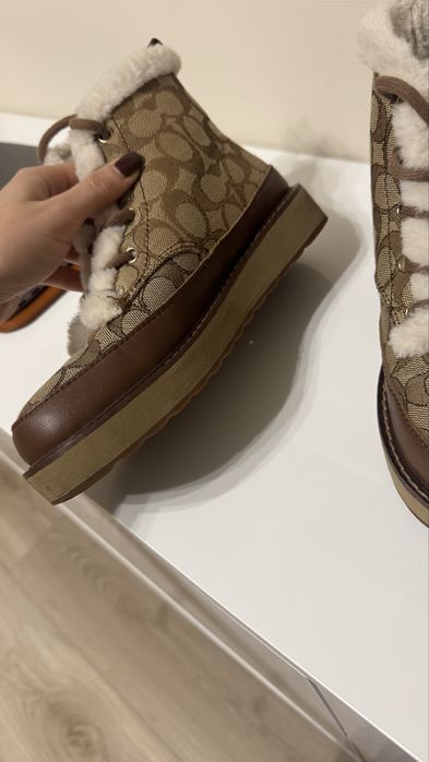 Зимові черевики coach