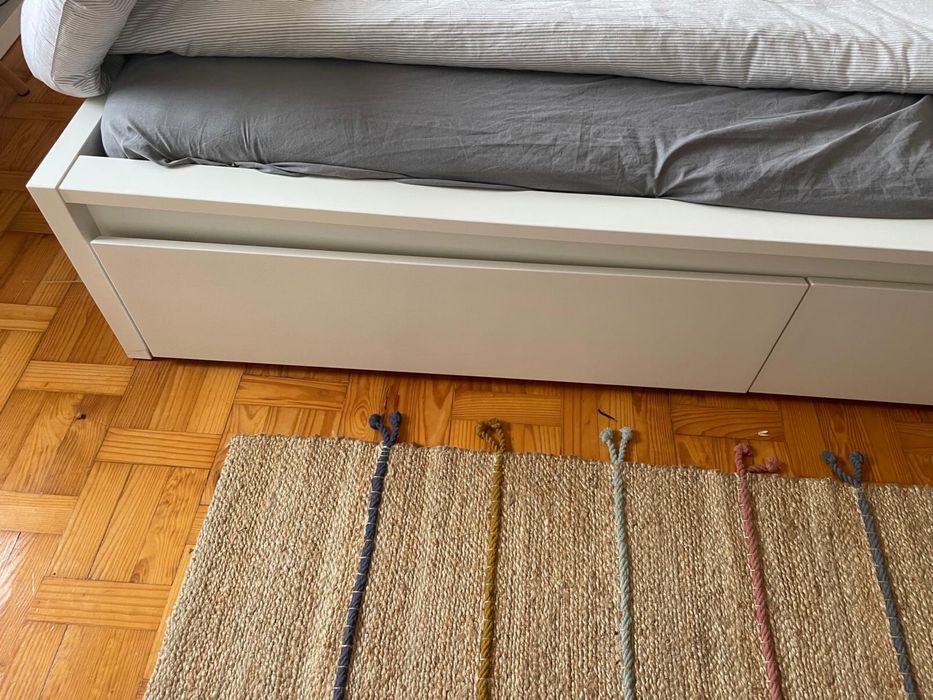 Cama malm 180*200 + estrado + 4 gavetas