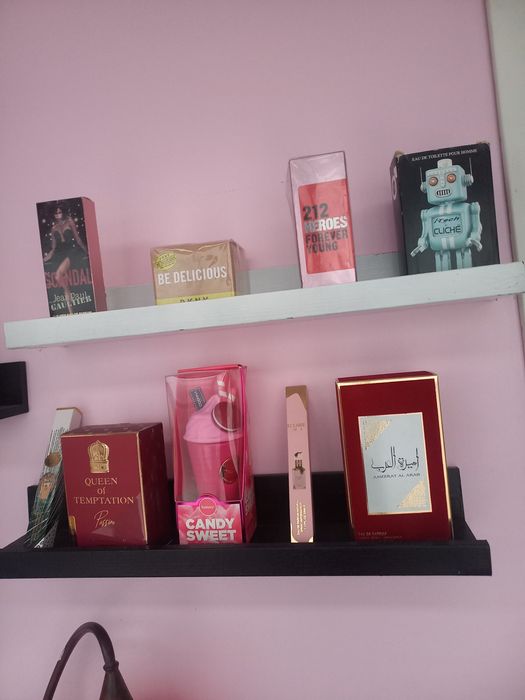 Perfumaria , Perfumes  e outros artigos