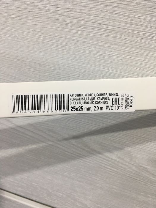 Kątowniki PVC 25mm na 25mm nowe Cezar