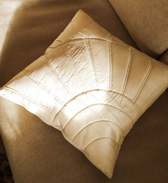 Диванна подушка пухова