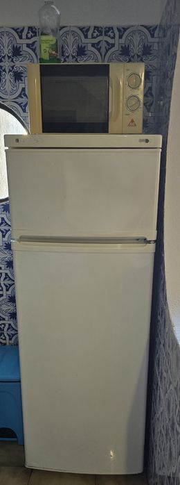 Conjunto Frigorífico + Microondas