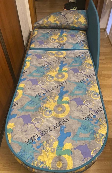 Диван софа, на одне спальне місце