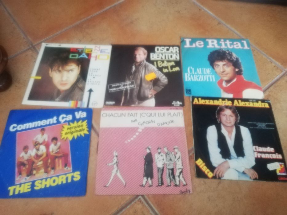 Vinyl records. 23 various singles