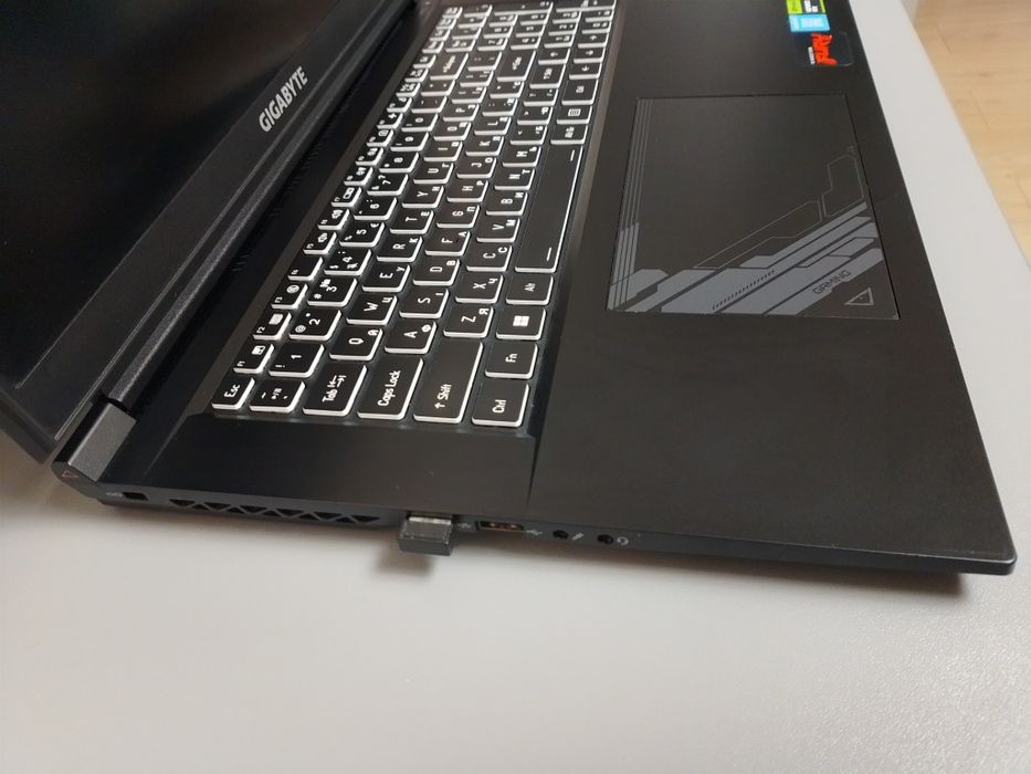 Ігровий ноутбук Gigabyte g7mf