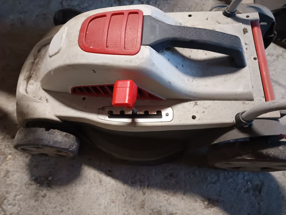 Maquina de cortar relva