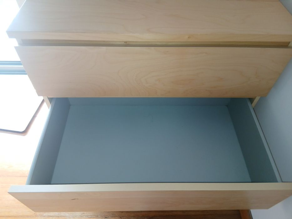 Mesa comoda, camiseiro ikea