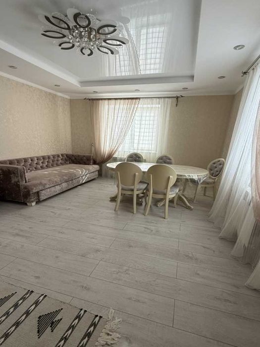 Продам сучасний двоповерховий будинок 180кв.м. з усіма комунікаціями