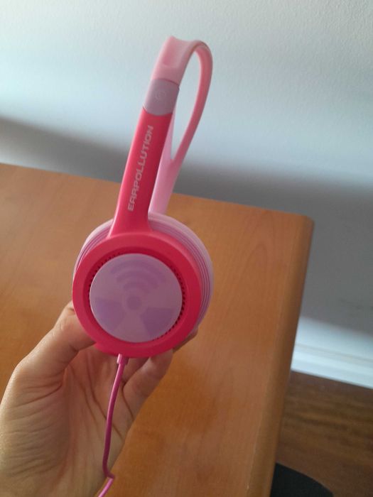 Fones cor-de-rosa de criança