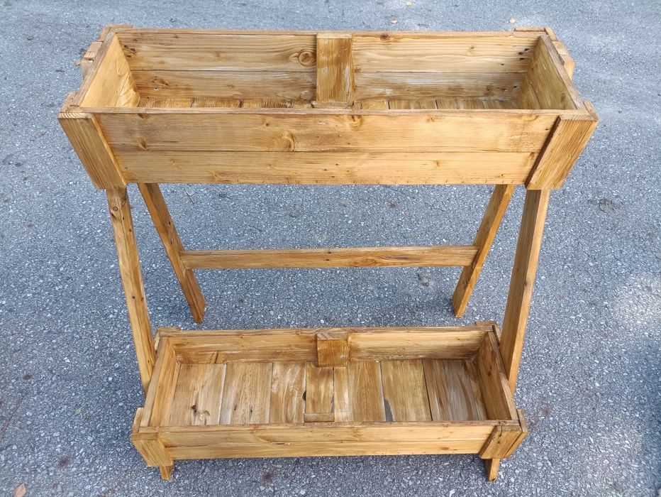 Kwietnik drewniany. Stojak na kwiaty. eko.