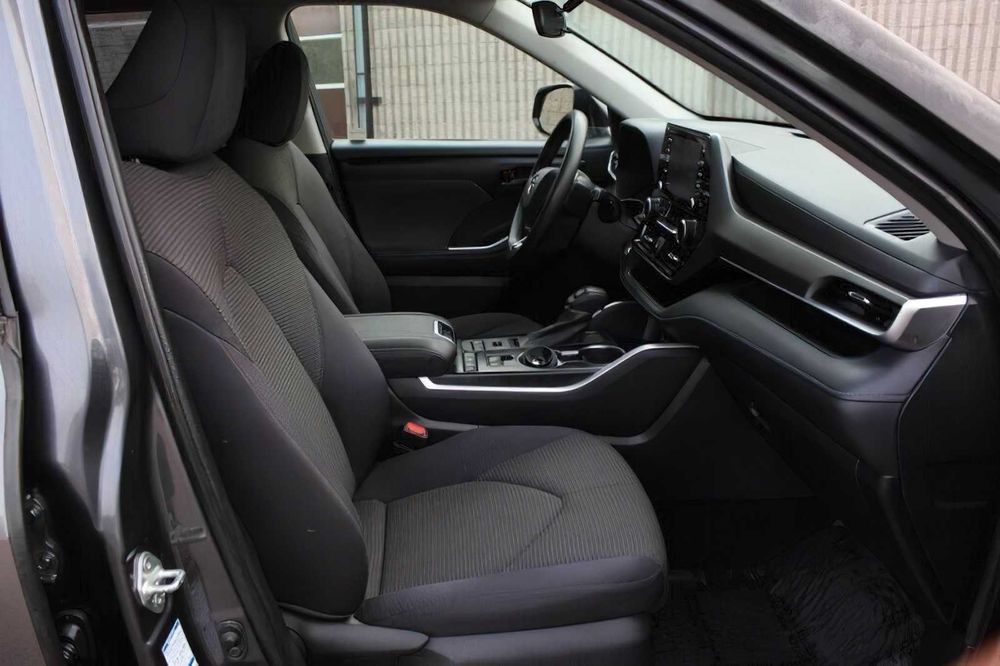 Toyota Highlander Limited      2021