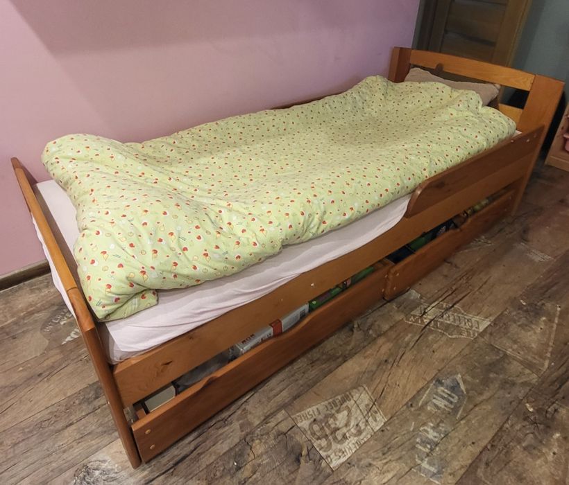 Sprzedam łóżko 185/85 z materacem i szufladami