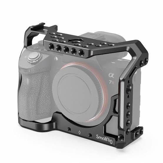 Sony A7 III (Impecável) + Cage SmallRig | Apenas 3.855 Disparos!