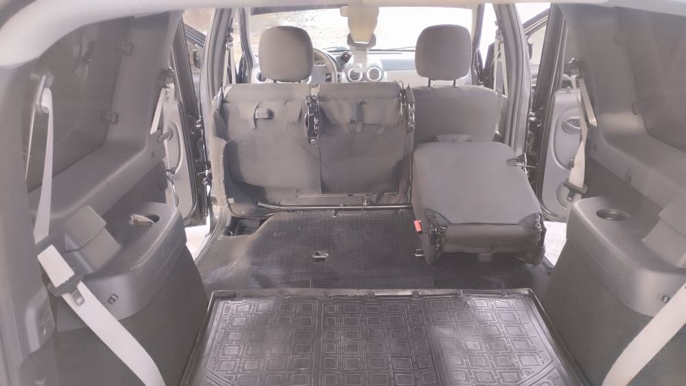 Дача логан мсв семьи мест