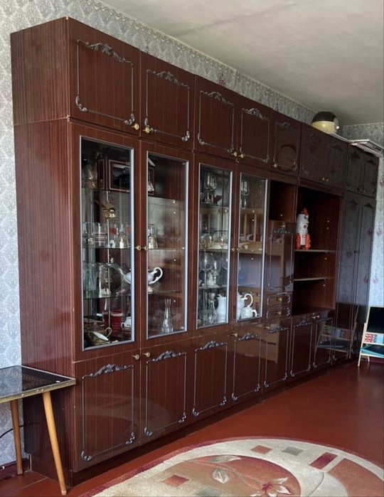 Продам стенку +шкаф 3х дверн