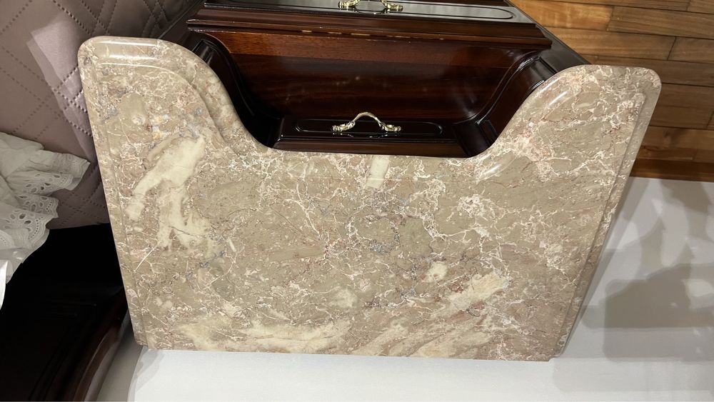 2 mesas de cabeceira + Cómoda em cerejeira