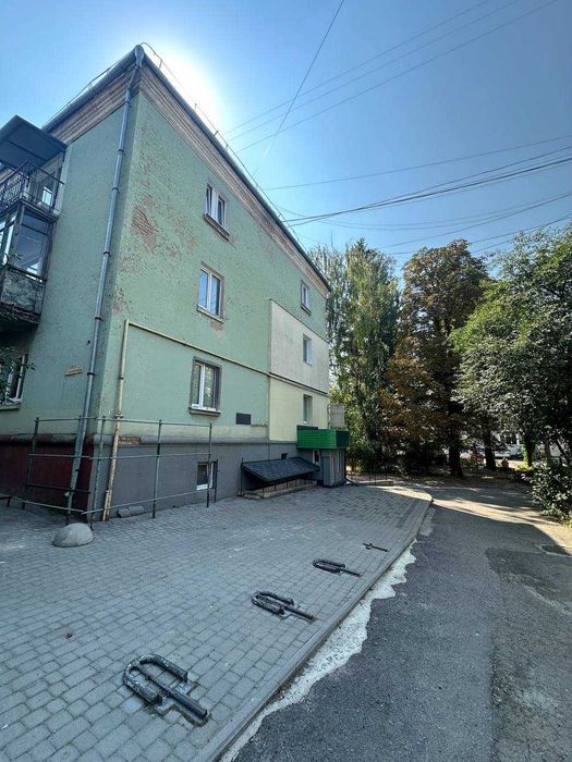 Ст. Бандери 41м2 Здам Фасадне Кутове приміщення з Хорошим Трафіком та Ремонтом