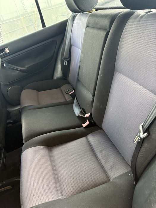 Volkswagen    Golf
