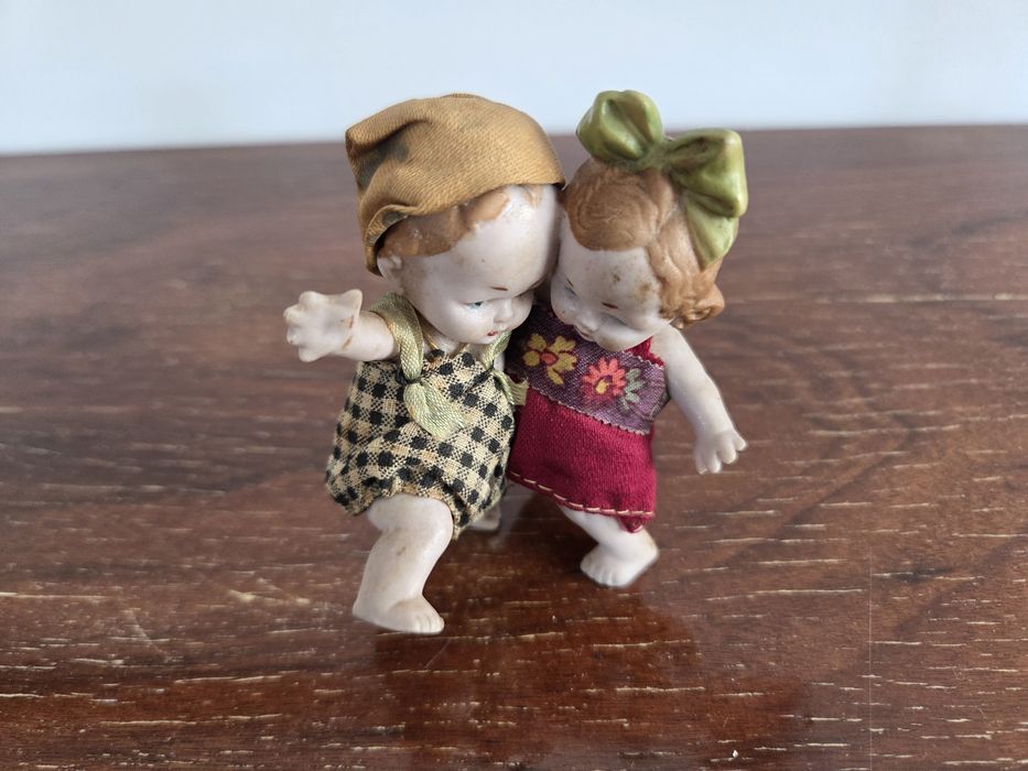 Escultura antiga em biscuit