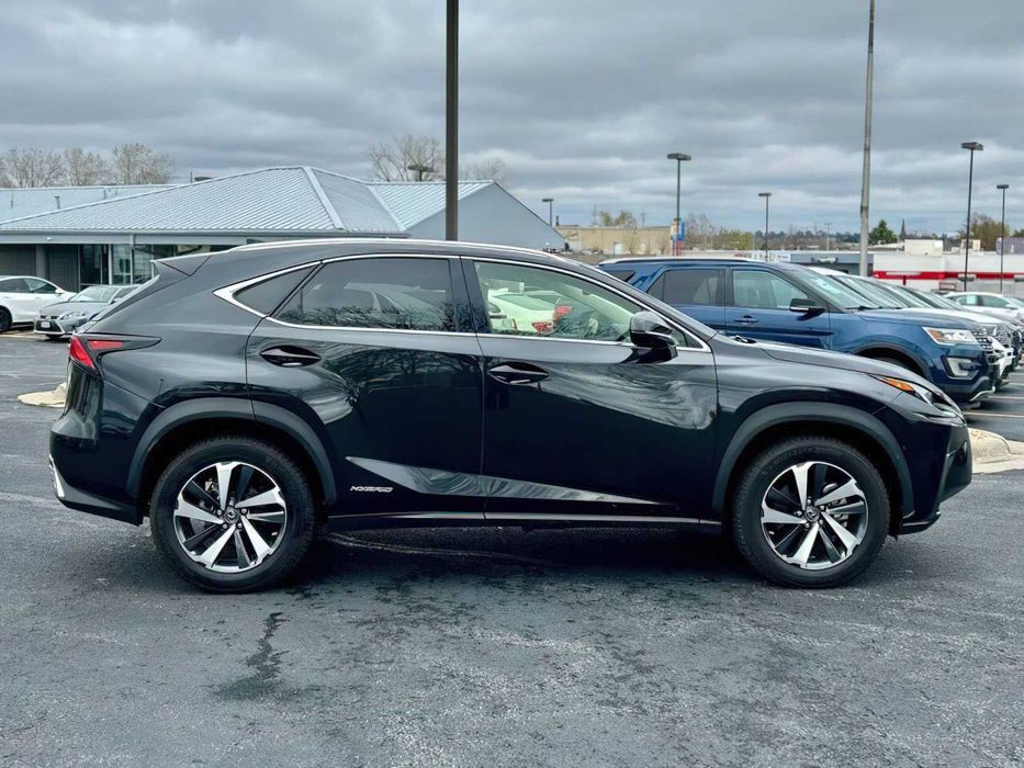 Lexus NX 300h      2021