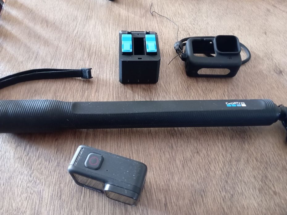 Go Pro 9 + extras.