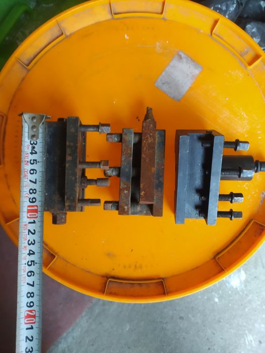 Різці токарні, фрези