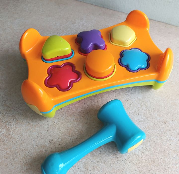 Розвиваюча ігра стукалка, сортування фігур, для найменших дітей