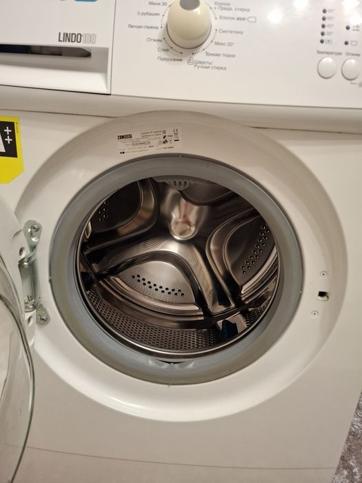 Пральна машина  zanussi ZWSE6100V 5кг
