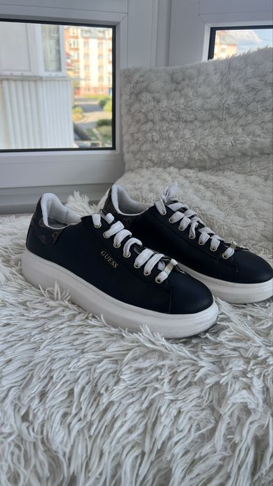 Продам кеди Guess оригінал