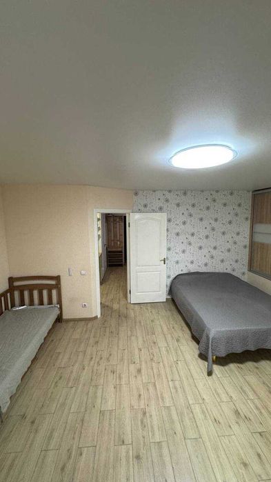 Продам 2  кімнатну квартиру з евроремонтом вул. Коксовая 16