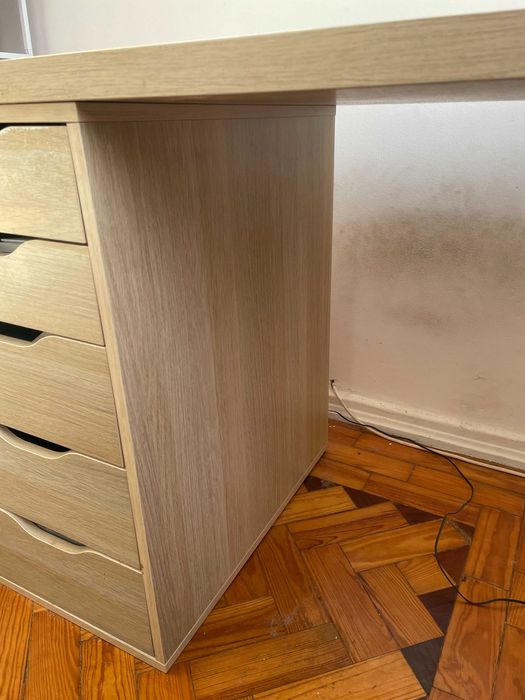 Secretária LAGKAPTEN / ALEX
Ikea com gaveteiro